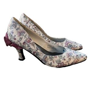Bellini Clarice Floral Pump Suede Ruffle Detail Size 9
